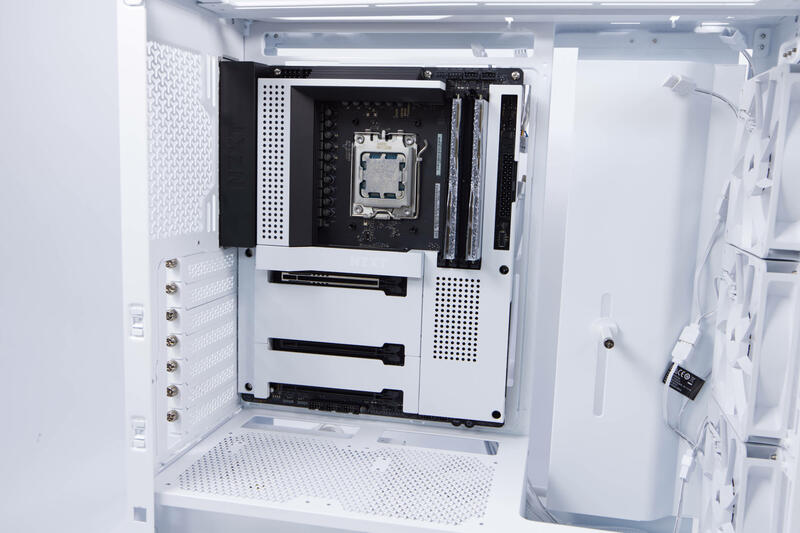 Corsair FRAME 4000 RS ARGB Mainboardeinbau Corsair FRAME 4000 RS ARGB Mainboardeinbau