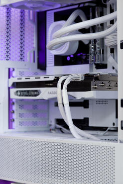 Corsair FRAME 4000 RS ARGB Grafikkarte und Kabelmanagement