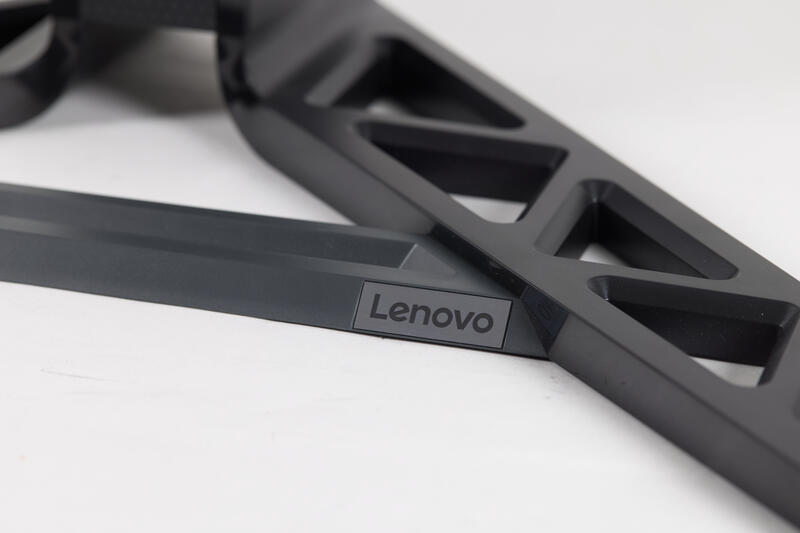 Lenovo Legion R34w 30 Logo am Ständer Lenovo Legion R34w 30 Logo am Ständer