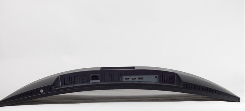 Lenovo Legion R34w 30 Unterseite mit Anschlüssen Lenovo Legion R34w 30 Unterseite mit Anschlüssen