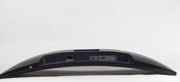 Lenovo Legion R34w 30 Unterseite mit Anschlüssen