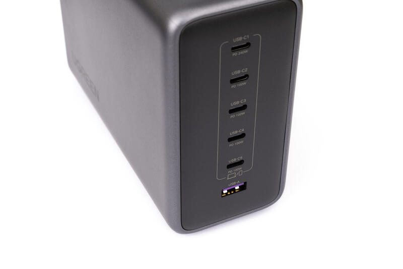 UGREEN Nexode 500W Ports 2