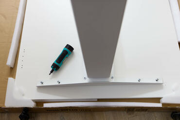 Flexispot E9 Tischplatte festschrauben