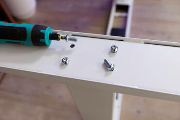 Flexispot E9 Fuss Elemente festschrauben