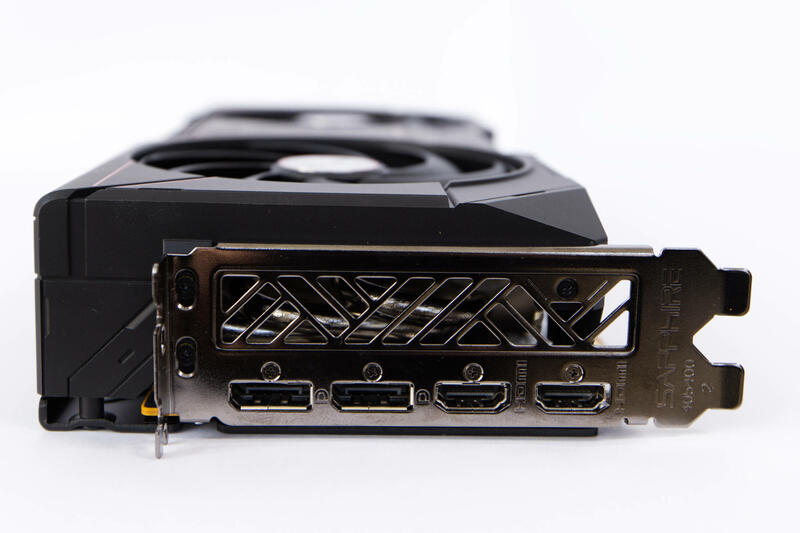 Sapphire Radeon RX 9070 Pulse Anschlüsse Sapphire Radeon RX 9070 Pulse Anschlüsse