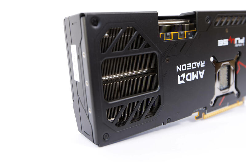 Sapphire Radeon RX 9070 Pulse Kühleraussparung Sapphire Radeon RX 9070 Pulse Kühleraussparung
