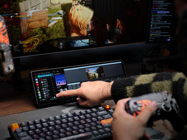 Corsair Xeneon Edge Touch Screen
