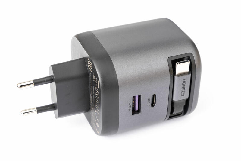 UGREEN Nexode 65W Ladegerät Anschlüsse UGREEN Nexode 65W Ladegerät Anschlüsse