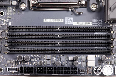 ASUS ROG Crosshair X870E HERO DDR5 RAM Slots