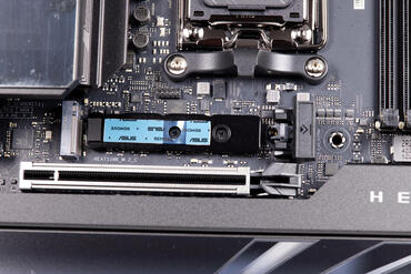 ASUS ROG Crosshair X870E HERO oberer NVMe Slot