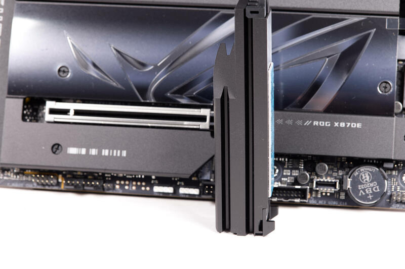 ASUS ROG Crosshair X870E HERO NVMe Kühler