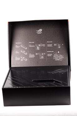 ASUS ROG Crosshair X870E HERO Verpackung offen