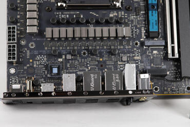 ASUS ROG Crosshair X870E HERO IO SHield mit Wärmeleitpaste