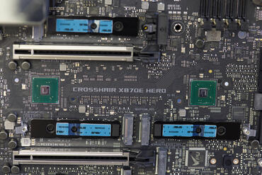 ASUS ROG Crosshair X870E HERO Chipsatz im Doppelpack
