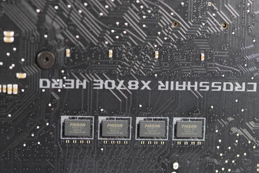 ASUS ROG Crosshair X870E HERO Phison Controller