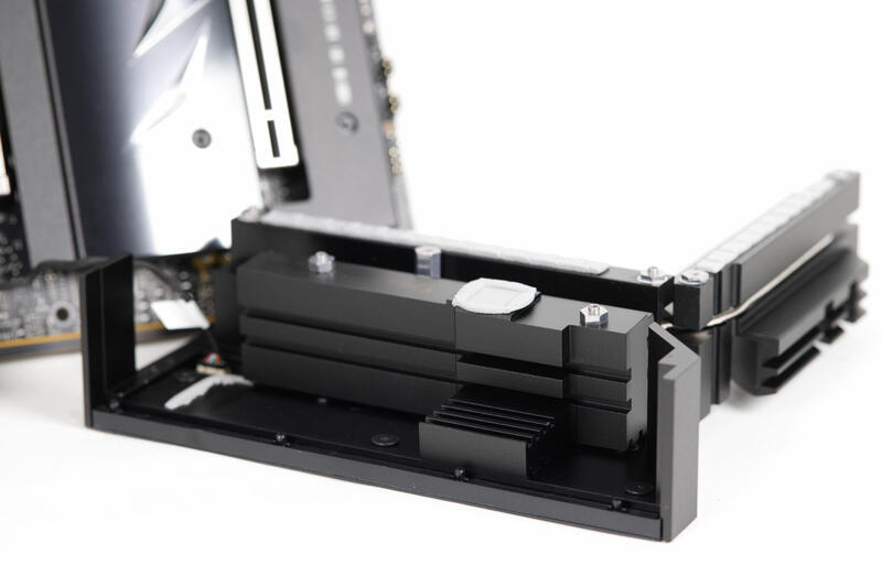 ASUS ROG Crosshair X870E HERO Hauptkühler unten
