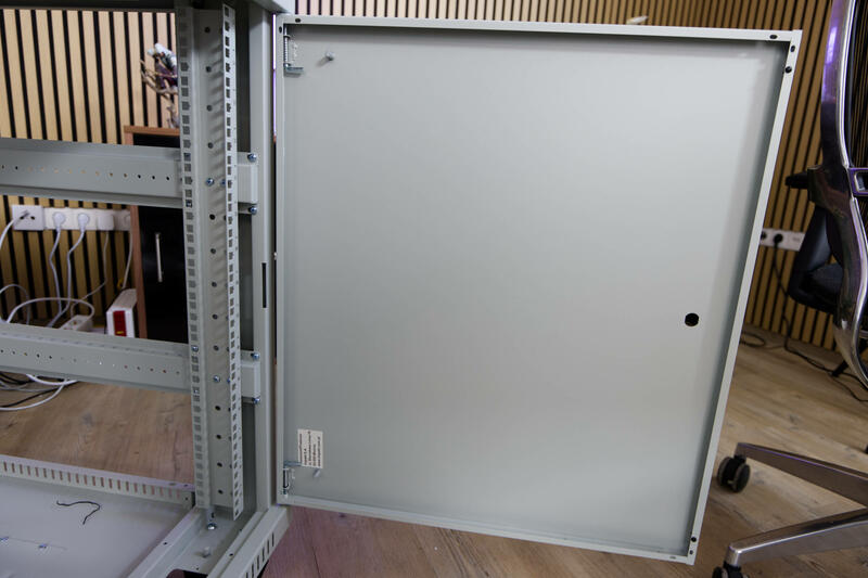 Lanberg Homelab Server RACK Aufbau Türaufbau hinten