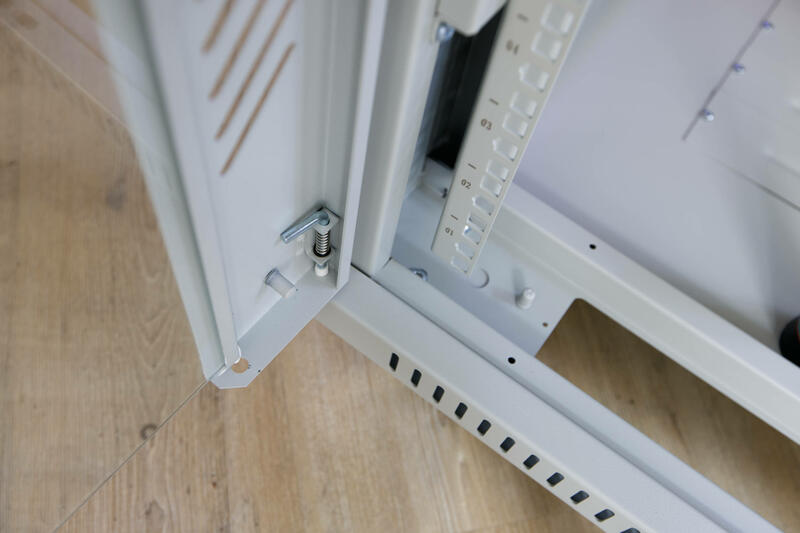 Lanberg Homelab Server RACK Aufbau Türeinhängung