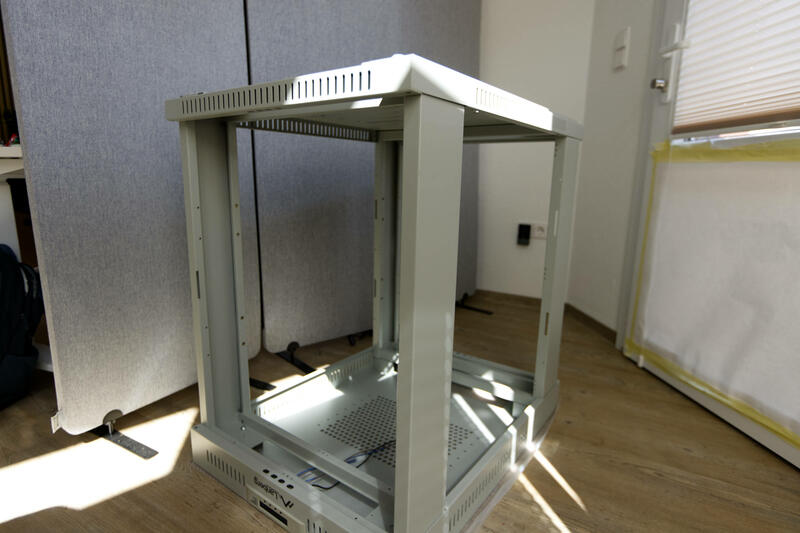 Lanberg Homelab Server RACK Aufbau Boden