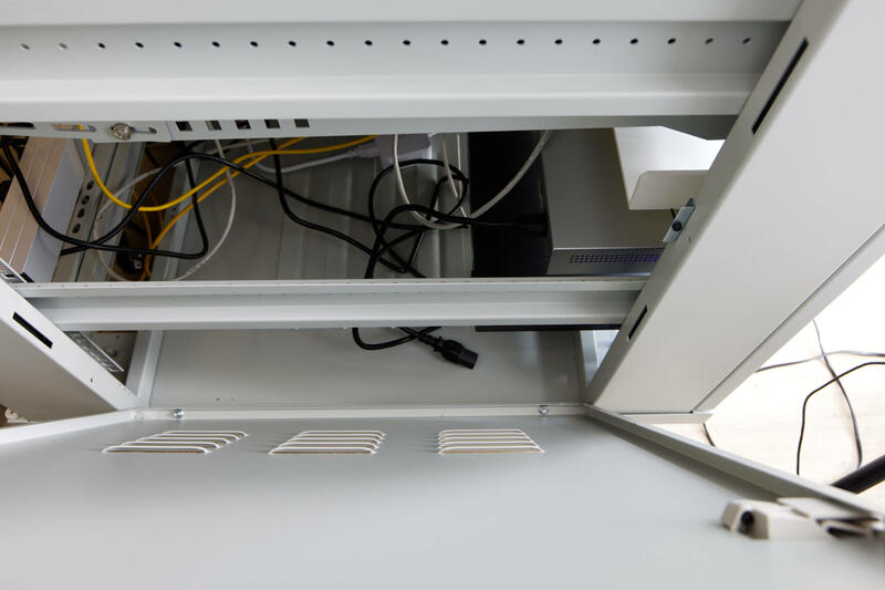 Lanberg Homelab Server RACK Aufbau Seitentür 2