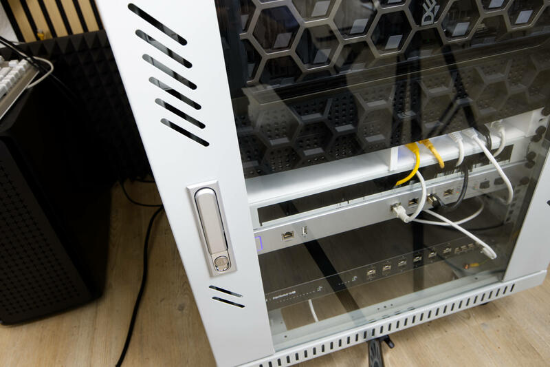 Lanberg Homelab Server RACK Aufbau Griff