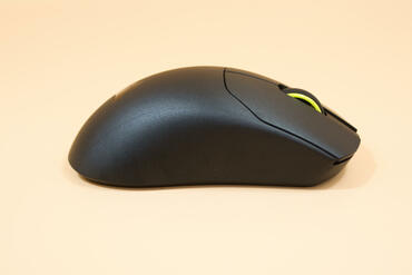 Corsair Sabre V2 Pro Seitenansicht ohne Grip Tape rechts
