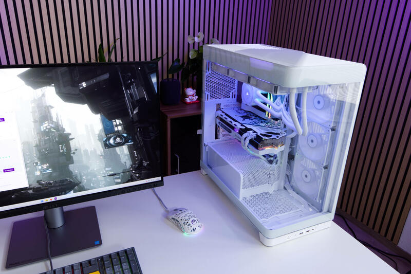 Corsair FRAME 4500X RSR ARGB System