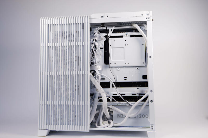 Corsair FRAME 4500X RSR ARGB Kabelmanagement 2