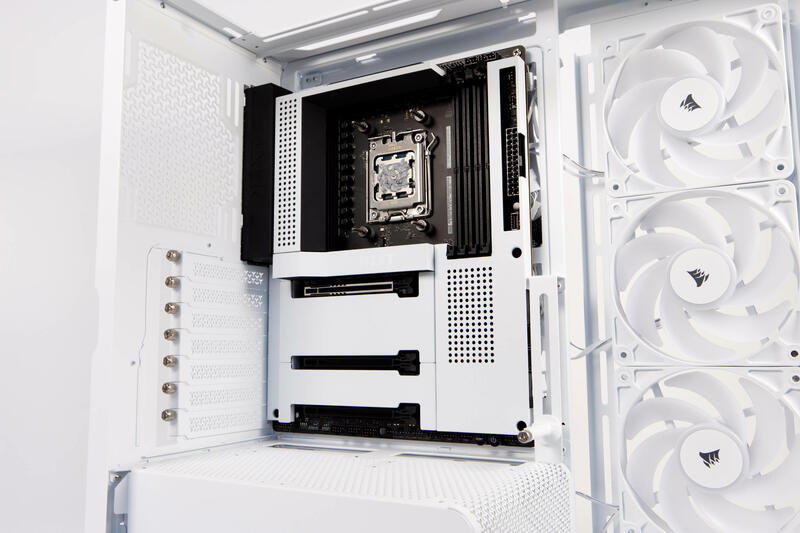 Corsair FRAME 4500X RSR ARGB Mainboardmontage