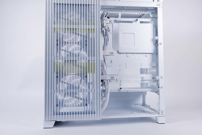 Corsair FRAME 4500X RSR ARGB Kabelführungen