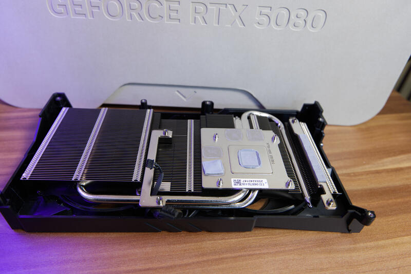 MSI GeForce RTX 5060 Gaming OC Kühler seitlich MSI GeForce RTX 5060 Gaming OC Kühler seitlich