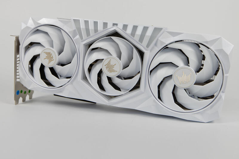 KFA2 GeForce RTX 5070 Ti HOF Gaming White Edition im Test/Review