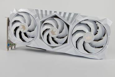 KFA2 GeForce RTX 5070 Ti HOF Gaming White Edition im Test/Review
