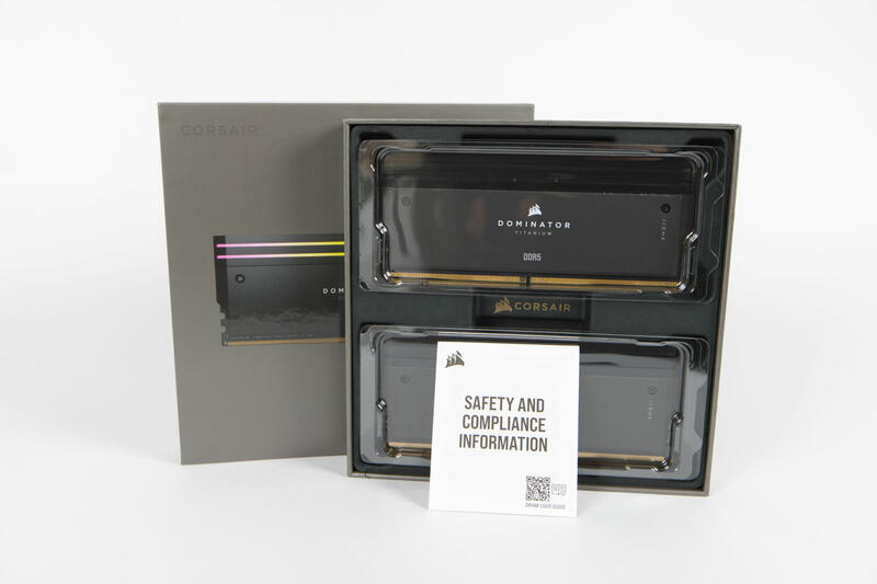 Corsair Dominator Titanium RGB DDR5 6000 Innenverpackung