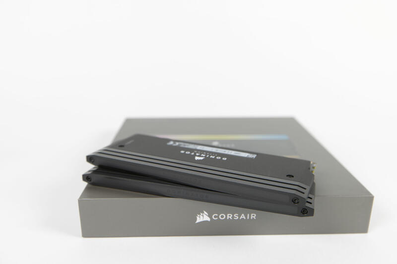 Corsair Dominator Titanium RGB DDR5 6000 Module oben