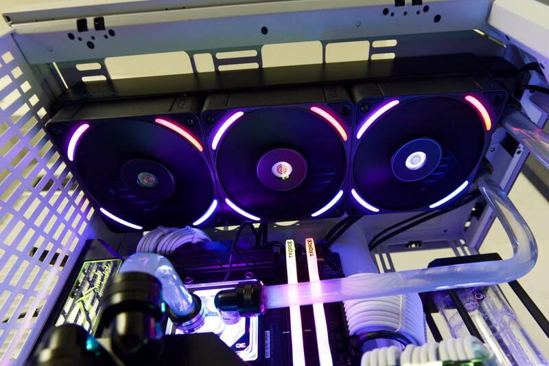 NZXT F120X Montage NZXT F120X Montage