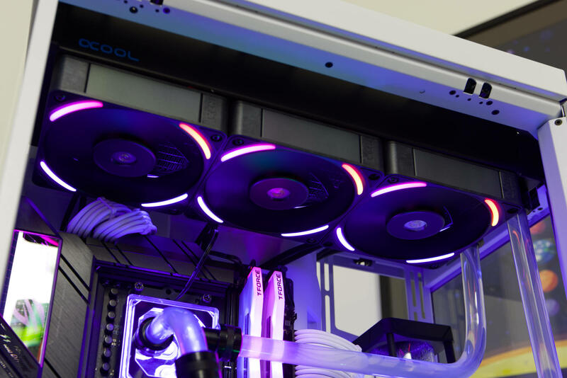 NZXT F120X installiert NZXT F120X installiert