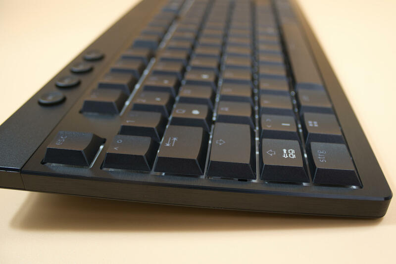 Black Widow v4 low Profile Tastatur Seitenansicht Black Widow v4 low Profile Tastatur Seitenansicht