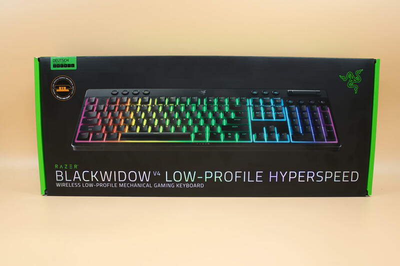 Black Widow v4 low Profile Tastatur Verpackung Front Black Widow v4 low Profile Tastatur Verpackung Front