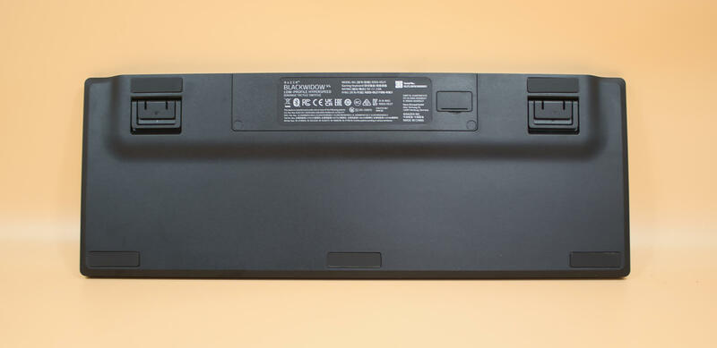 Black Widow v4 low Profile Tastatur Unterseite Black Widow v4 low Profile Tastatur Unterseite