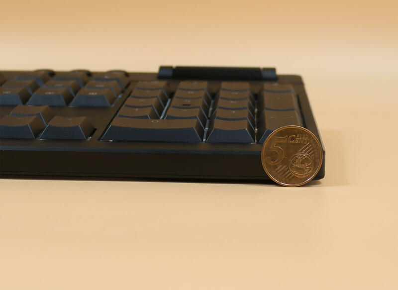 Black Widow v4 low Profile Tastatur Größenvergleich mit 5 Cent Stück Black Widow v4 low Profile Tastatur Größenvergleich mit 5 Cent Stück