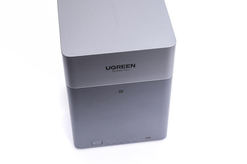 UGREEN DH4300 Plus Front UGREEN DH4300 Plus Front
