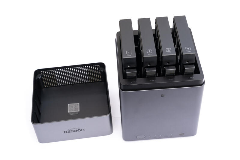 UGREEN NASync DH4300 Plus und 120W USV im Test/Review