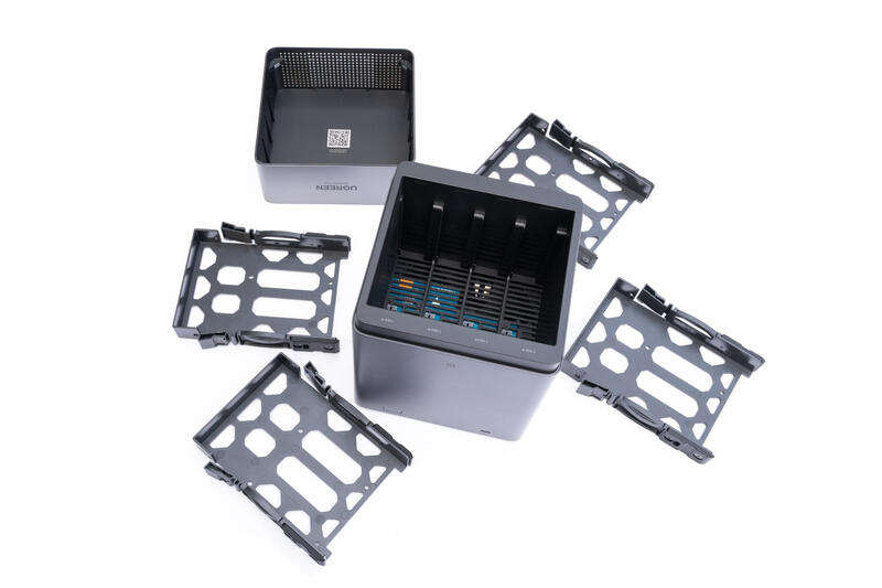 UGREEN DH4300 Plus innen UGREEN DH4300 Plus innen