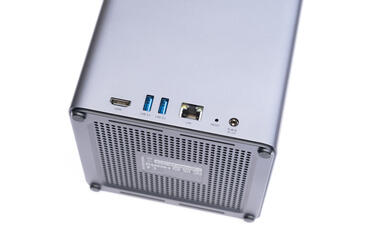 UGREEN DH4300 Plus Ports