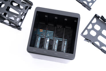 UGREEN DH4300 Plus HDD anschlüsse