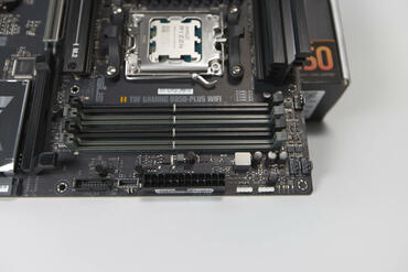 ASUS TUF GAMING B850 PLUS WIFI DDR5 Slots