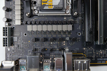 ASUS TUF GAMING B850 PLUS WIFI Spannungsandler 1