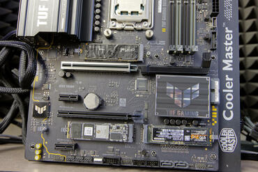 ASUS TUF GAMING B850 PLUS WIFI NVMe SSDs verbaut