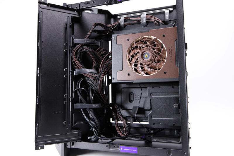NZXT H9 Flow RGB Kabelmanagement